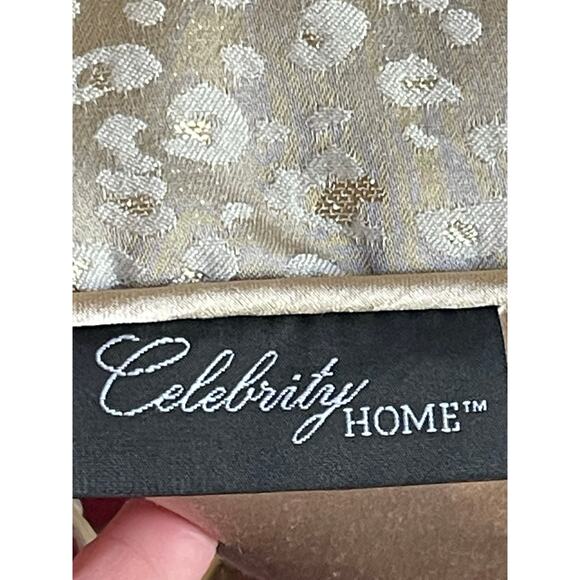 NWT CELEBRITY HOME CHEETAH DECORATIVE PILLOW NWT CELEBRITY HOME CHEETAH
DECORATIVE PILLOW